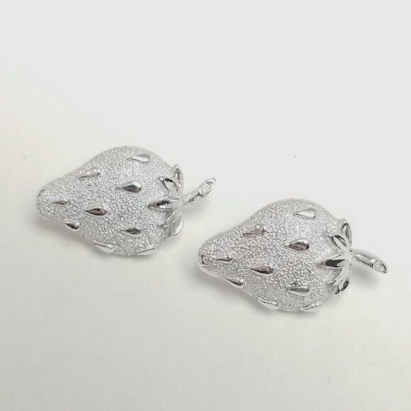 Vintage Sarah Coventry Strawberry Shape Clip On Earrings, Silver Tone, Signed - Picture 7 of 7